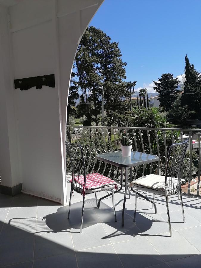 Camera Vicino L'Aeroporto Di Palermo Carini Eksteriør bilde