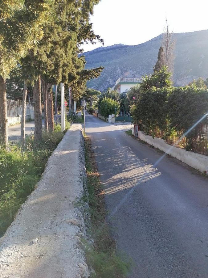 Camera Vicino L'Aeroporto Di Palermo Carini Eksteriør bilde